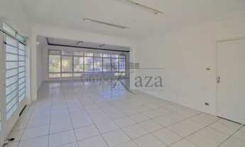 Imagem 5: Casa comercial para venda possui 353 metros quadrados com 6 salas em Sumaré - São Paulo
