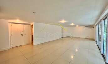 Imagem 6: Alugo um lindo apartamento na quadra da praia com varanda, 4 suítes em rua arborizada!