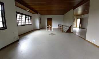 Imagem 2: Casa com 4 Dormitórios (1 Suíte) - Vila Inglesa - Campos do Jordão/SP