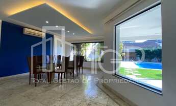 Imagem 7: Casa de condomínio para venda tem 678 metros quadrados com 4 quartos