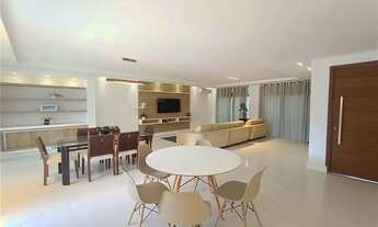 Imagem 2: Belíssima Casa Térrea Reformada Frente Praça em Condomínio com 4 Dormitórios"