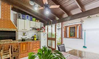 Imagem 3: Casa térrea com 2 dormitórios, 1 vaga de garagem, área gourmet com churrasqueira