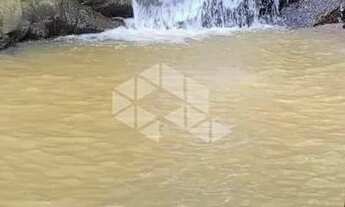 Imagem: Área de terras com 5,7 hectares com cachoeiras