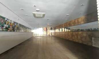 Imagem: Prédio comercial de esquina no Tatuapé