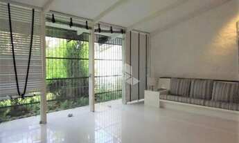 Imagem 6: Casa com pátio e piscina no bairro Tristeza próximo a Orla do Guaíba