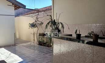 Imagem 7: CASA COM 2 DORMITÓRIOS E 1 SUITE, QUINTAL GRANDE COM CHURRASQUEIRA