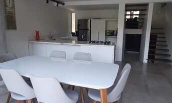 Imagem 4: Casa para venda possui 225 m2 com 3 quartos em Jardim das Américas - Curitiba - PR