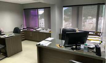 Imagem 3: Sala Comercial pronta, mobiliada no Centro de Balneário Camboriú com 2 vagas de garagem pr