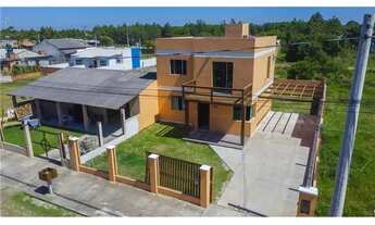 Imagem: Casa com 3 Dormitorio(s) localizado(a) no