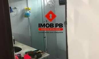 Imagem 7: Casa para aluguel e venda possui 310 metros quadrados com 8 quartos