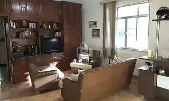 Imagem 2: Casa à venda no Bairro Chic, com 5 quartos e ótima área externa - terreno com 352m2