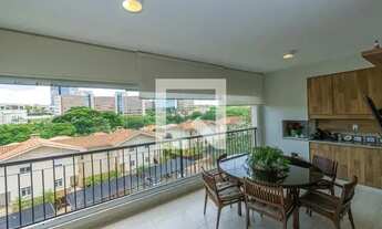 Imagem 5: Apartamento para aluguel possui 232 metros quadrados com 4 quartos