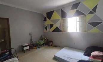 Imagem 4: Casa proximo a estação