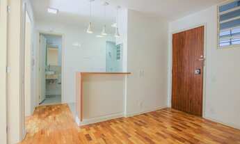 Imagem 3: Reformadíssimo e super charmoso, com muito sol ao lado da Santa Casa!