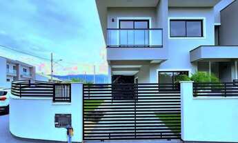 Imagem: Sobrado à venda no bairro Forquilhas