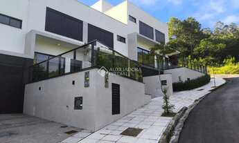 Imagem: Casa com 3 Suítes para Locação no Bairro