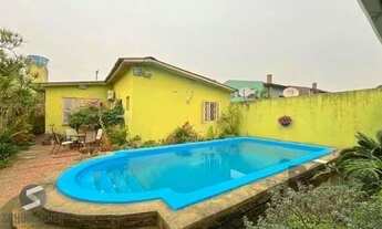 Imagem 4: Casa em Porto Alegre, no bairro Ipanema, com 4 dormitório(s), e 4 banheiros, à v