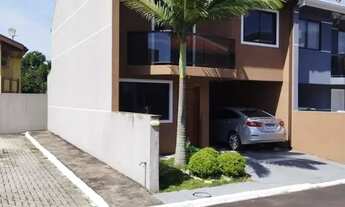 Imagem 3: Sobrado para Venda em São José dos Pinhais, Bom Jesus, 3 dormitórios, 2 banheiros, 1 vaga