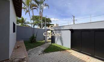 Imagem 2: Casa à venda no Cidade Jardim com 4/4 sendo um suíte com closet e banheira