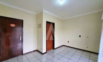 Imagem 2: Geminado com 2 quartos, sala de estar e jantar, 1 banheiro social e área de serviço no bai