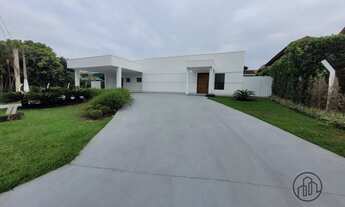 Imagem 2: Descubra o luxo e a tranquilidade em uma casa espetacular no Portal do Sabiá