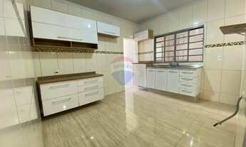 Imagem: CASA Á VENDA COM 3 DORMITÓRIOS, 250 M2