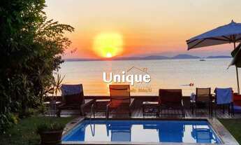 Imagem: Casa com 6 suítes, pé na areia à venda