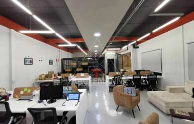 Imagem 3: Rua Oscar Freire junto ao Metrô Sumaré 1256 metros úteis três andares em vão livres lindo