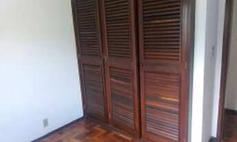 Imagem 6: Amplo apartamento de 2 quartos, com dependência revertida, com uma vaga de garagem