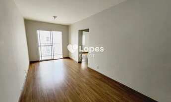 Imagem 3: Apartamento 02 quartos com armários, sala, varanda, cozinha com armário, 02 vagas de garag