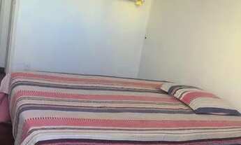 Imagem: Alugo quarto com moças que trabalham ou