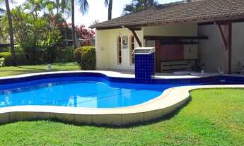 Imagem 6: Casa para aluguel e venda possui 1212 metros quadrados com 4 quartos