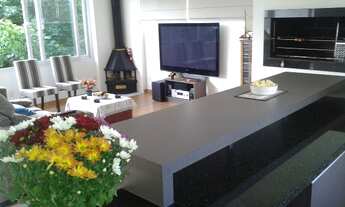 Imagem 2: Apto com churrasqueira na cozinha SCA e banheira