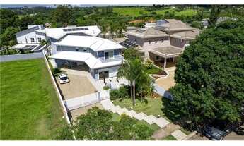 Imagem 2: Casa com 4 suítes, sendo 1 no térreo, à venda!