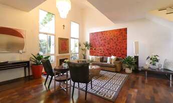 Imagem 2: Casa de condomínio com 5 suítes, jardim e churrasqueira. Perto do metrô