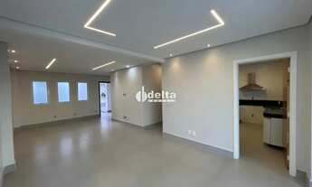 Imagem: Casa estilo sobrado em condomínio com 4