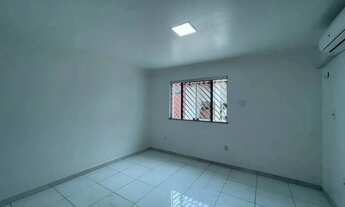 Imagem 3: Casa COM 3 Quartos - Vaga de Garagens para 3 carros - Piscina