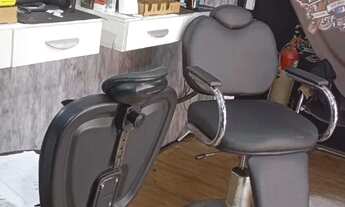 Imagem 5: Vendo barbearia trailer toda montada