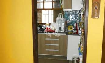 Imagem 7: Dois sobrados e edícula com pátio, uso comercial ou residencial na Tristeza