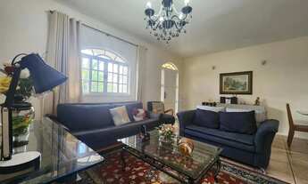 Imagem 4: Casa com 06 quartos, sendo 03 suítes e quintal no Quintas da Avenida