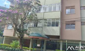 Imagem 2: Amplo apartamento de 2 quartos, com dependência revertida, com uma vaga de garagem