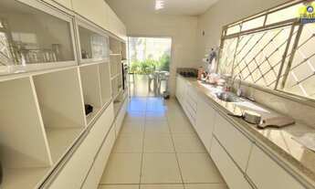 Imagem 6: Casa para venda possui 290 metros quadrados com 4 quartos em Centro - Araguari - MG