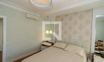 Imagem 2: Apartamento para aluguel possui 232 metros quadrados com 4 quartos