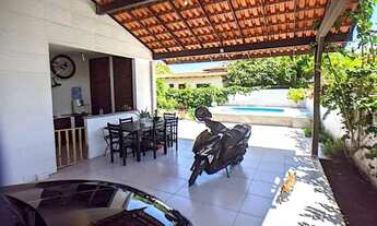 Imagem 2: Casa para venda possui 304 metros quadrados com 3 quartos em Arembepe (Abrantes) - Camaçar