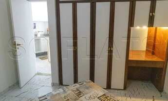 Imagem 4: Flat mobiliado no Itaim Bibi com 1 dormitório com vista para Avenida Faria Lima