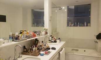 Imagem 7: Apartamento para aluguel e venda possui 280 metros quadrados com 4 quartos