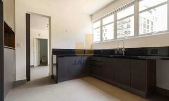 Imagem 7: Apartamento de aproximadamente 260m2 com 3 dormitórios, sendo uma suíte. Com 2 vagas de ga