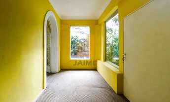 Imagem 3: Casa comercial assobradada com 7 salas e 4 vagas em área nobre e segura do bairro