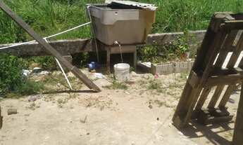 Imagem 2: Terreno com uma casinha que precisa ser reformada o terreno medindo 9 por 25