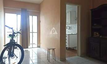 Imagem 7: Apartamento de 2 quartos com varanda e vaga coberta no Lins